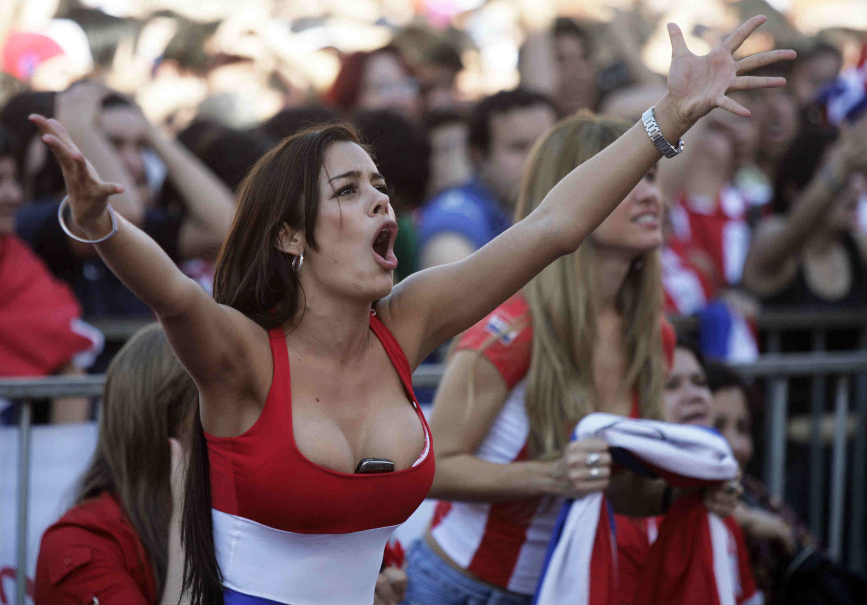 World Cup Teams With The sexiest Football Fans Paraguayan sexy fans Paragua...